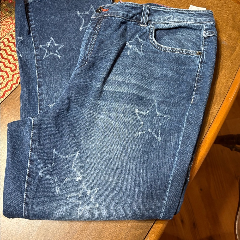 Peace Love World jeans with embroidered Star-detailing